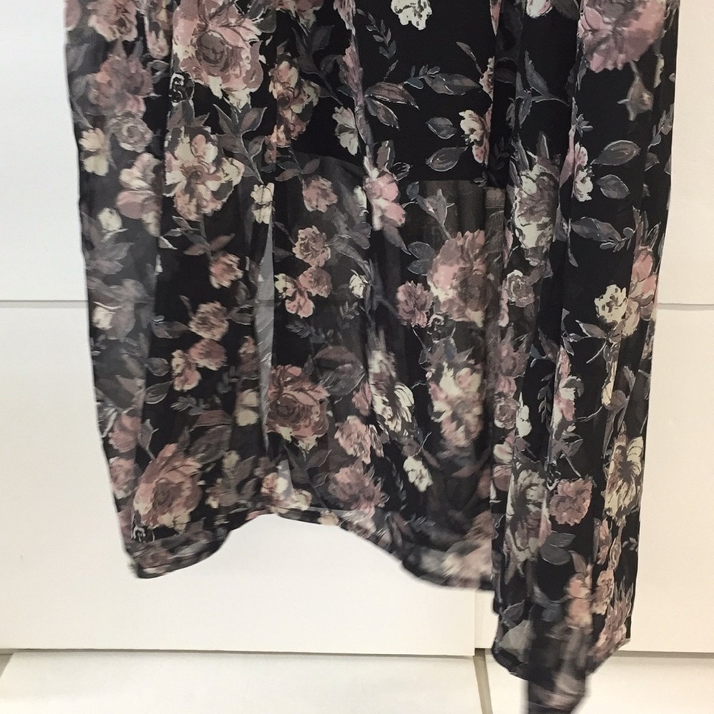 Women’s InLUV Flower Skirt NWT - Picture 2 of 11